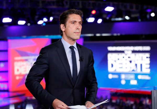 DAVID MUIR Photo