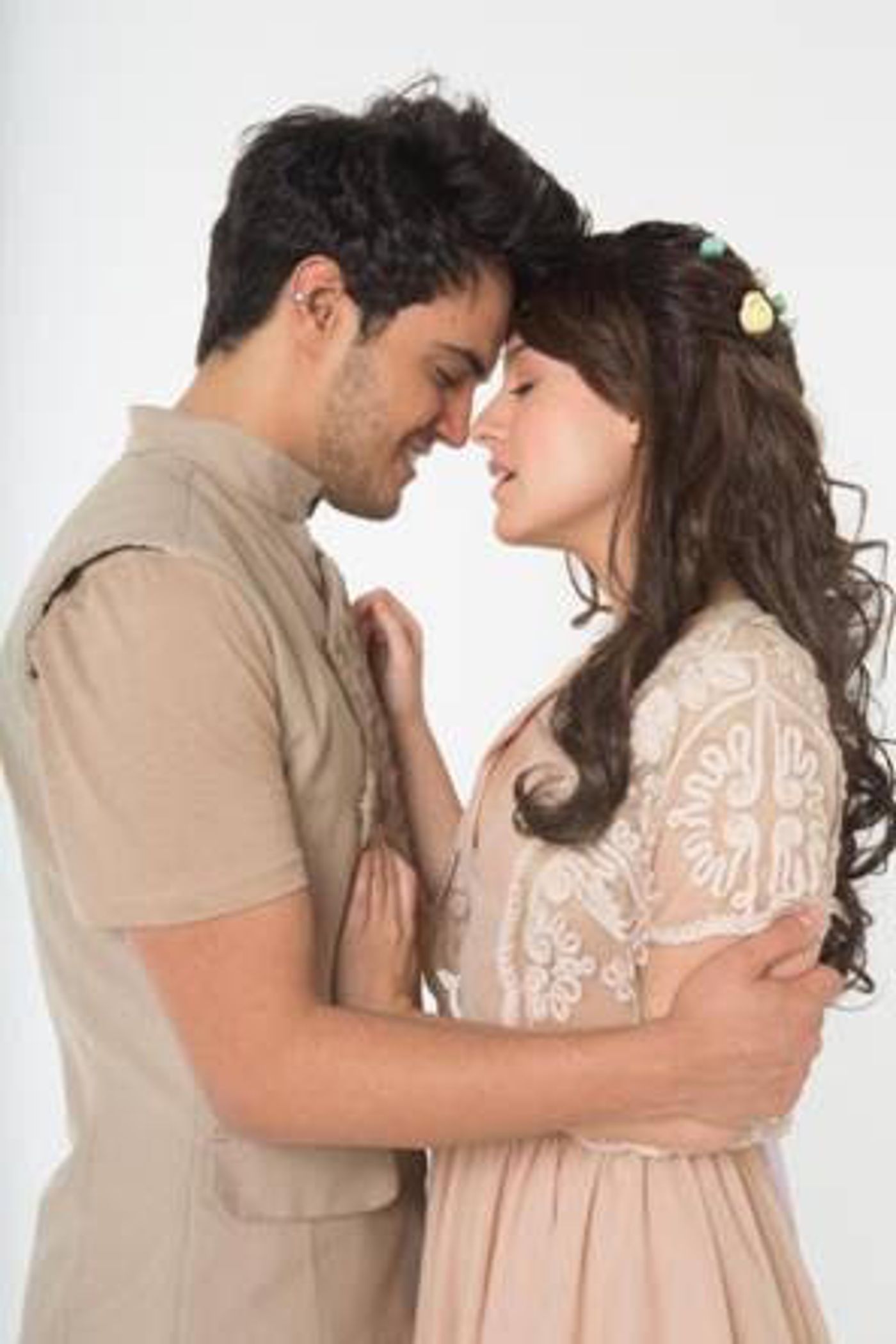 Review: With Songs by Luan Santana and Talking About The Importance of Music and Love, Musical ISSO QUE E AMOR Opens in SP  Image