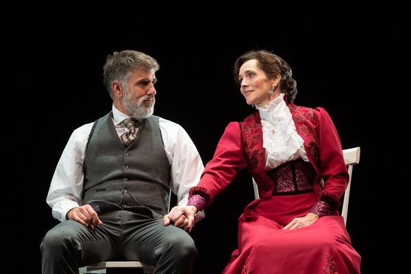 Jeanine Kane as Nora, Steve Kidd as Torvald Photo