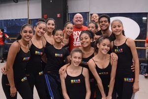 Thommie Retter joins Members of Ballet Paraisopolis -Geise da Rocha, Anna Carolina Mo Photo