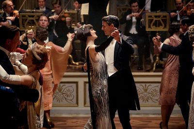 Michelle Dockery as Lady Mary Crawley, Matthew Goode as Henry Talbot Photo