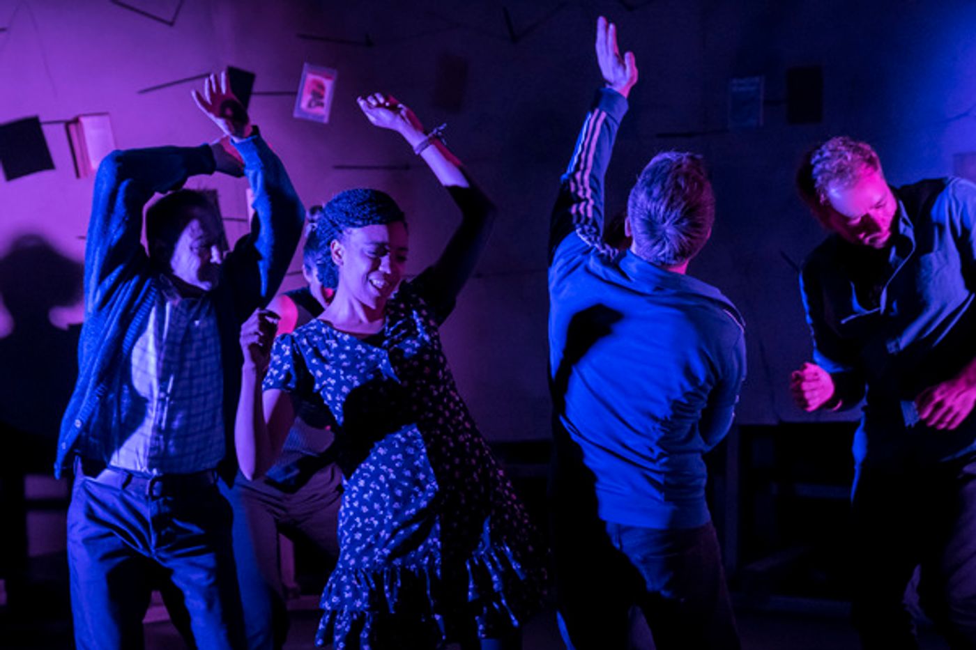 Photo Flash: First Look at Sheffield Theatres' and English Touring Theatre's REASONS TO STAY ALIVE  Image