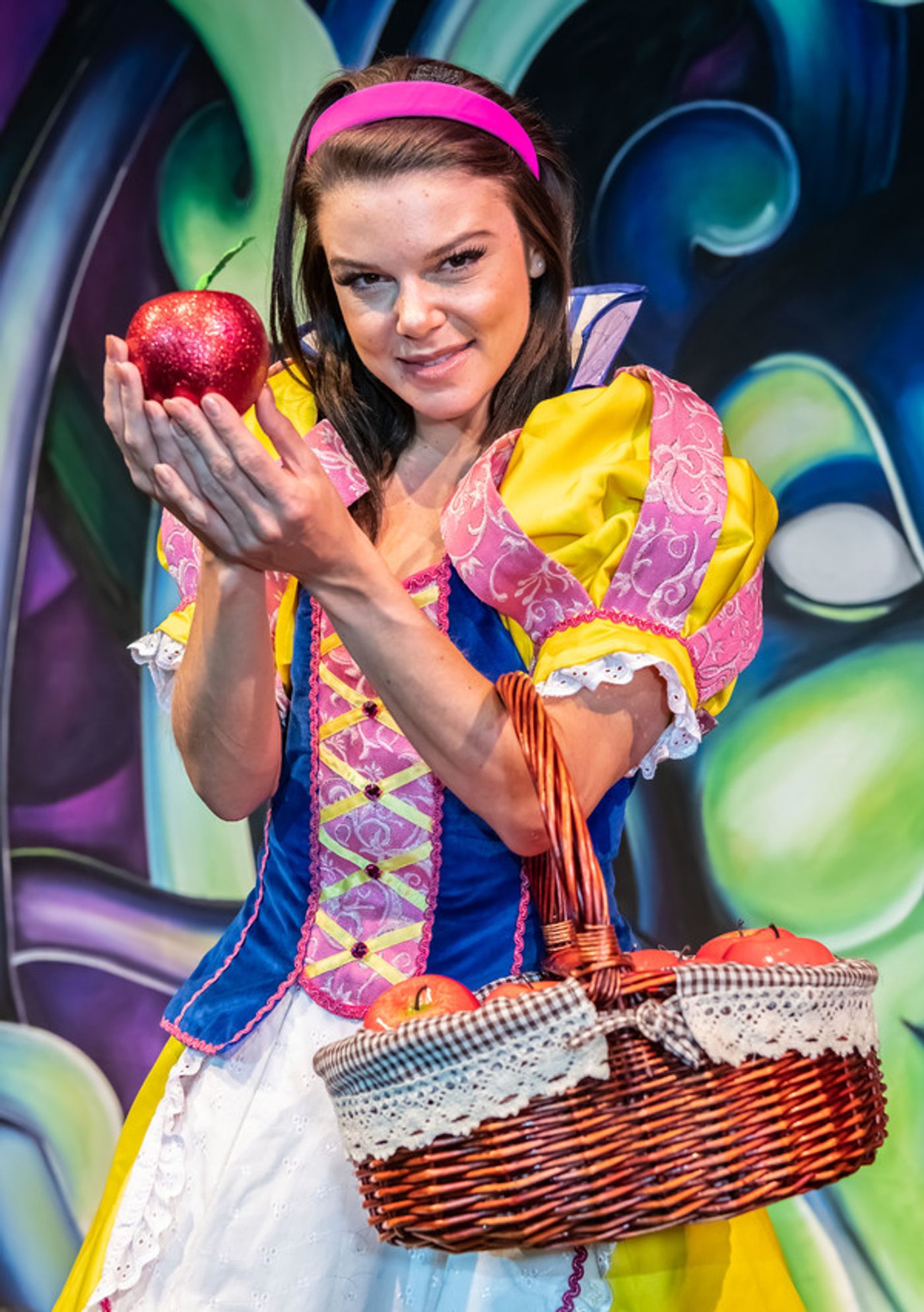 Photo Flash: First Look at the Cast of SNOW WHITE AND THE SEVEN DWARFS at Birmingham Hippodrome  Image