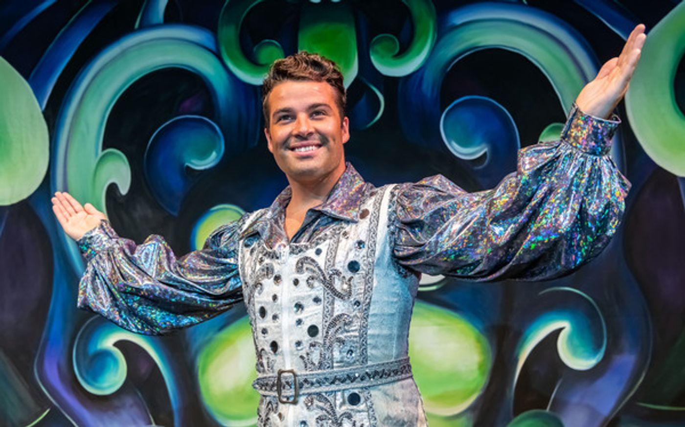 Photo Flash: First Look at the Cast of SNOW WHITE AND THE SEVEN DWARFS at Birmingham Hippodrome  Image