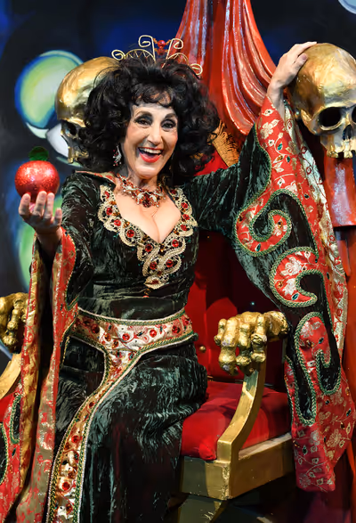 Lesley Joseph Photo
