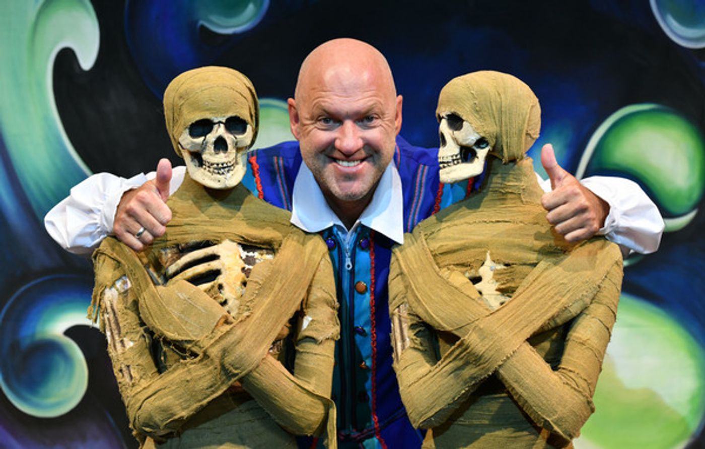 Photo Flash: First Look at the Cast of SNOW WHITE AND THE SEVEN DWARFS at Birmingham Hippodrome  Image