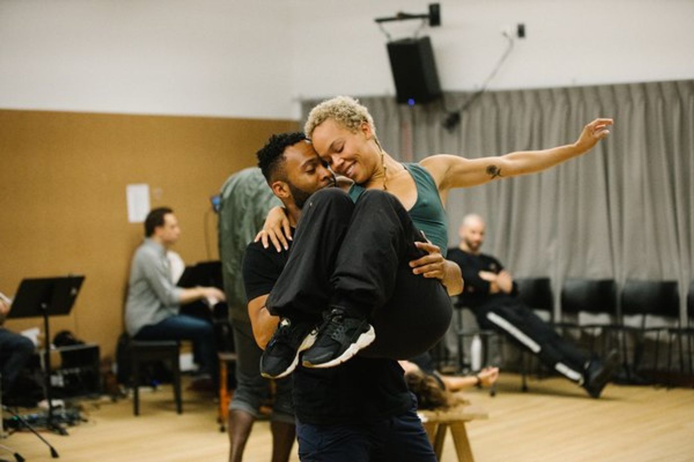 Photo Flash: In Rehearsal with THE WRONG MAN, Previews Begin Tonight  Image