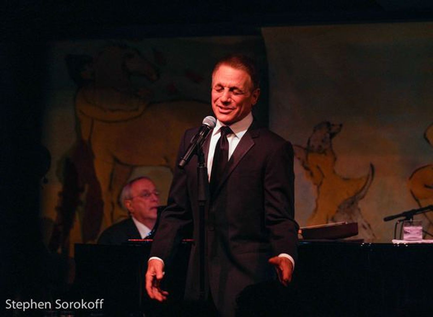 Photos/Review: Tony Danza Comes to Cafe Carlyle  Image