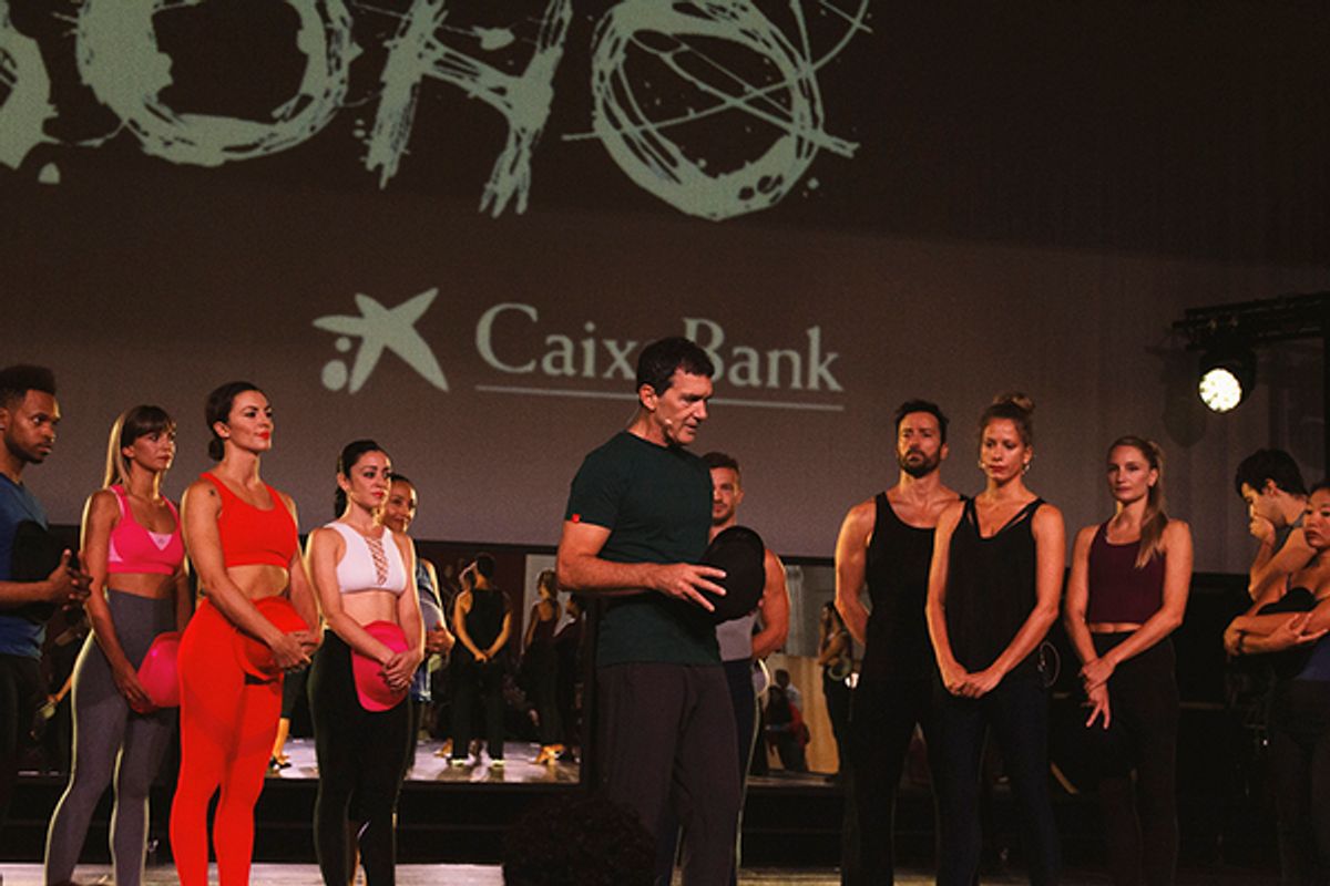 Antonio Banderas con el elenco de A CHORUS LINE at 