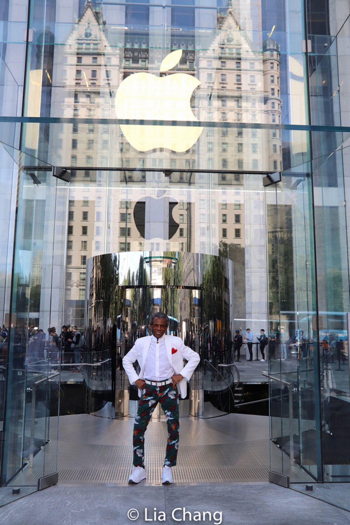 Photo Flash: Inside Memoji Karaoke With André De Shields At Reopening Of Apple Fifth Avenue  Image