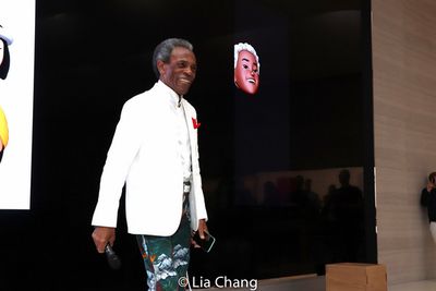 HADESTOWN star and 2019 Tony Award winner Andre De Shields performs Memoji Karaoke at Photo