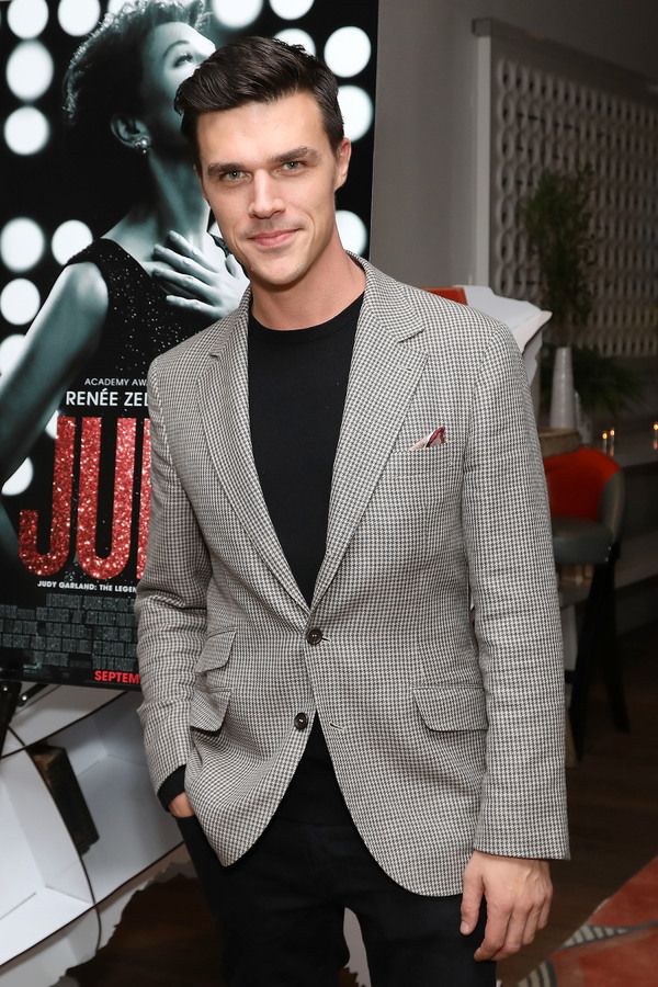 Finn Wittrock Photo