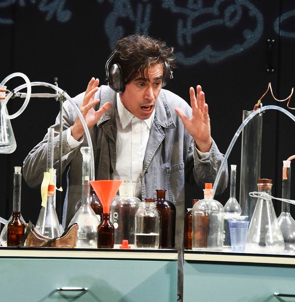 Stephen Mangan Photo