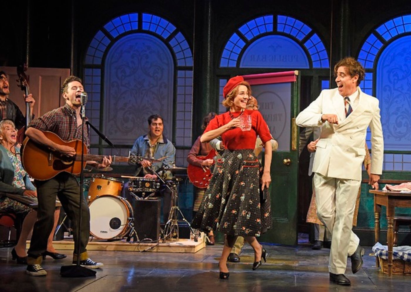 Photo/Video: First Look at THE MAN IN THE WHITE SUIT  Image