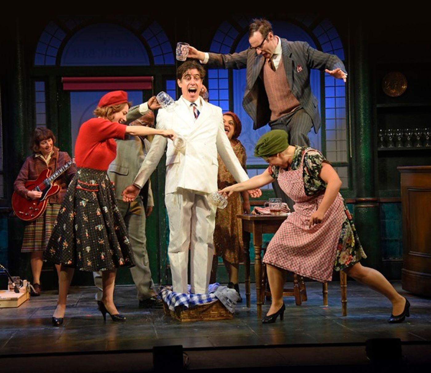 Photo/Video: First Look at THE MAN IN THE WHITE SUIT  Image