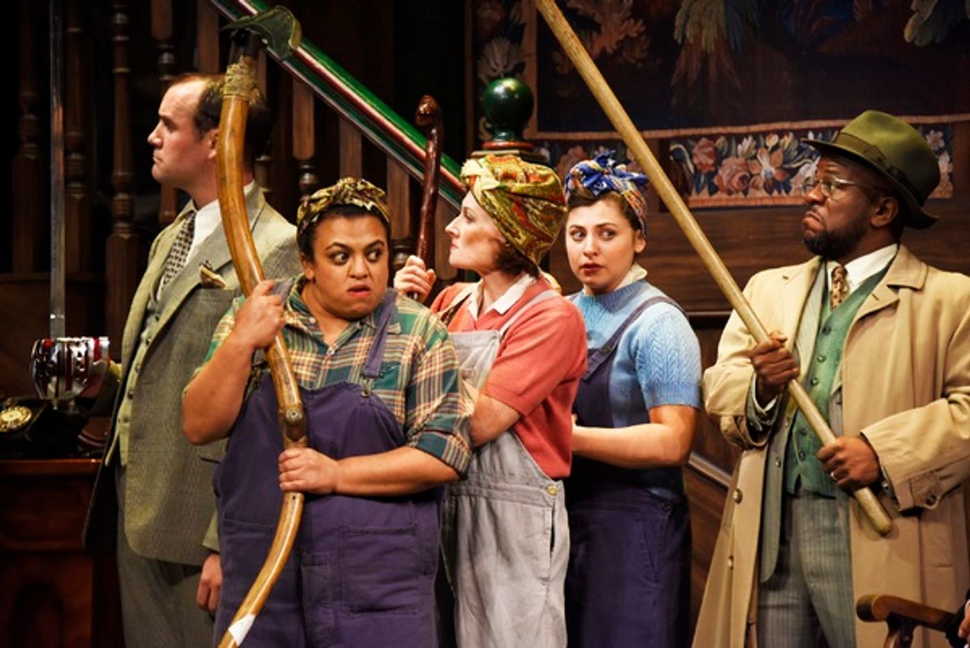 Photo/Video: First Look at THE MAN IN THE WHITE SUIT  Image