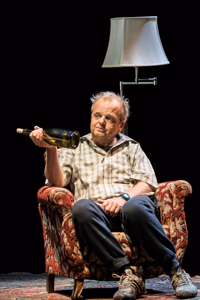Toby Jones
 Photo