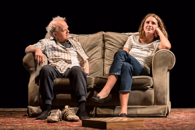 Toby Jones, Louisa Harland
 Photo