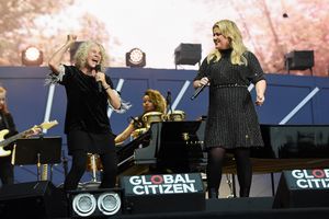 Carole King and Kelly Clarkson Photo