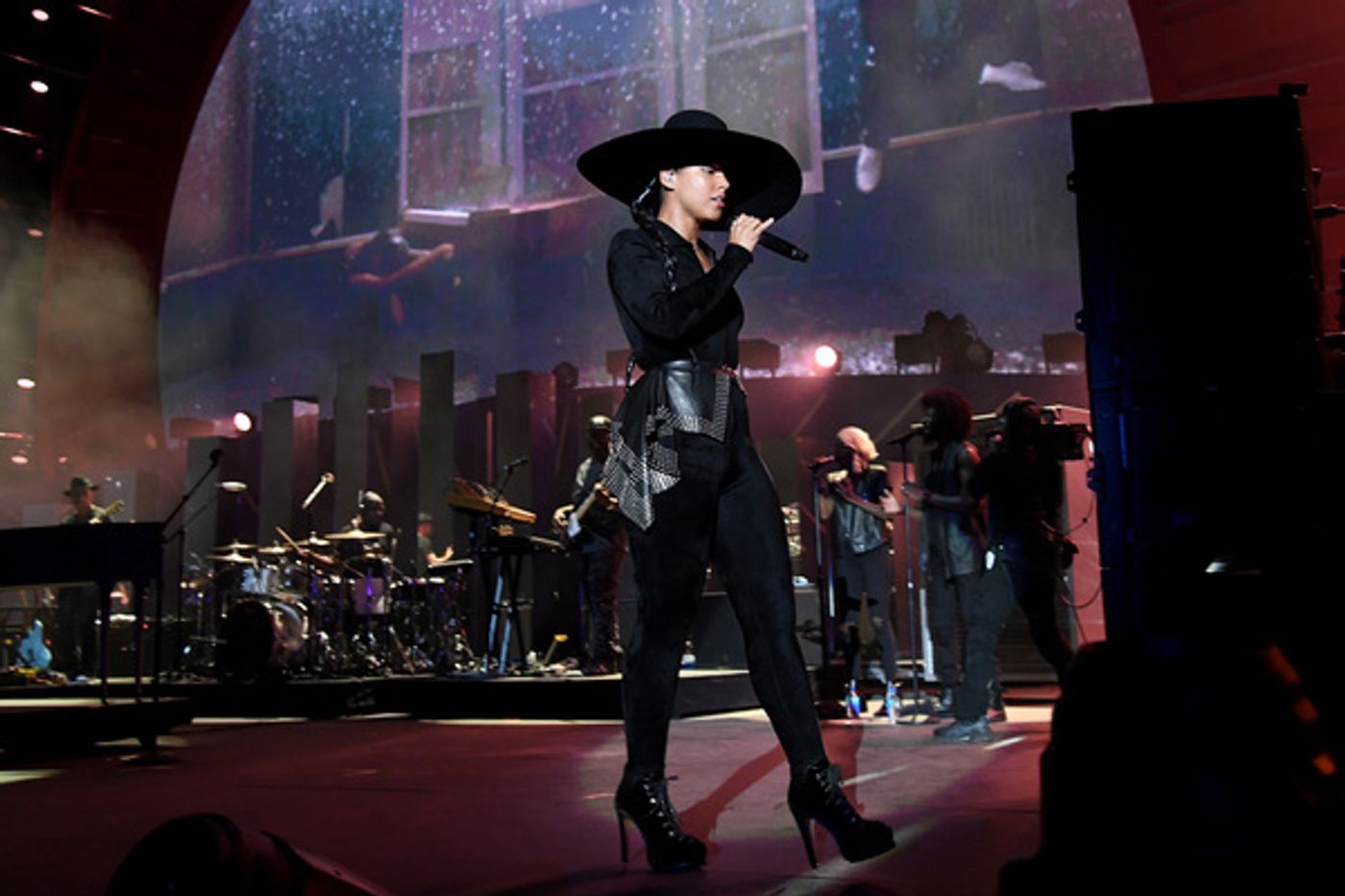 Photo Flash: Queen + Adam Lambert, Carole King, Alicia Keys, Kelly Clarkson, and More at the Global Citizen Festival  Image