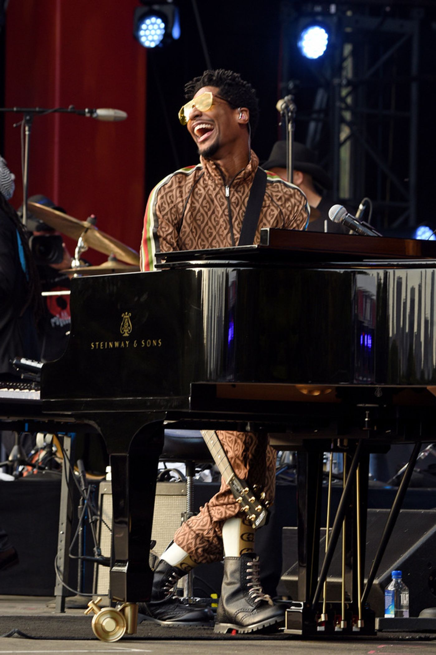 Photo Flash: Queen + Adam Lambert, Carole King, Alicia Keys, Kelly Clarkson, and More at the Global Citizen Festival  Image