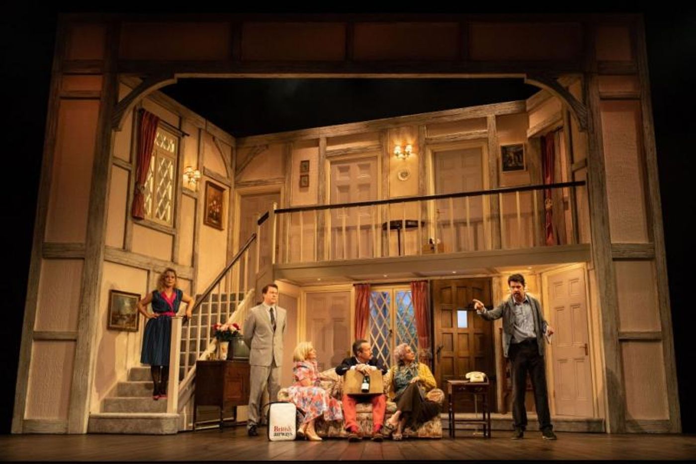 Interview: Lloyd Owen Talks NOISES OFF at the Garrick Theatre  Image