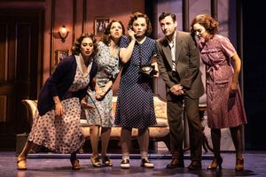 Lesli Margherita, Samantha Joy Pearlman, Ruby Rakos, Max Von Essen, and Tessa Grady @ BroadwayWorld Lesli Margherita, Samantha Joy Pearlman, Ruby Rakos, Max Von Essen, and Tessa Grady Photo