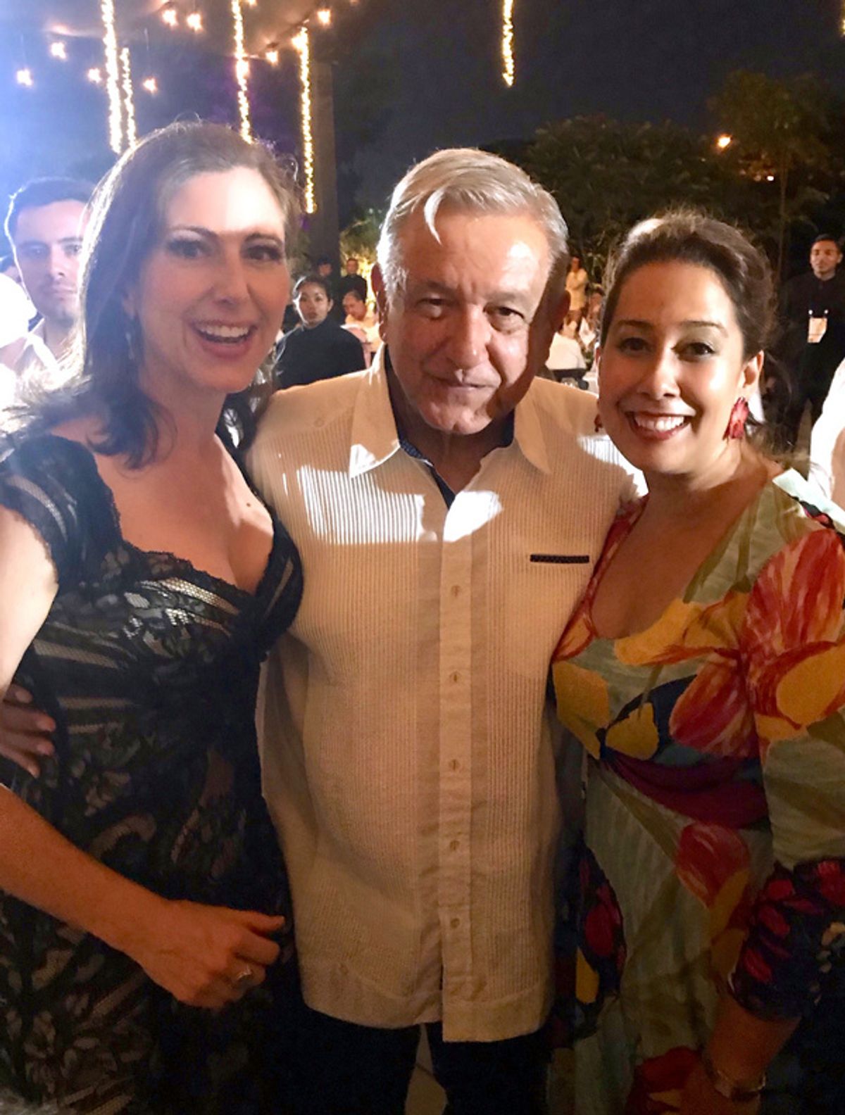Sing for Hope Co-Founders Camille Zamora and Monica Yunus with Mexican President Andr s Manuel L pez Obrador at 