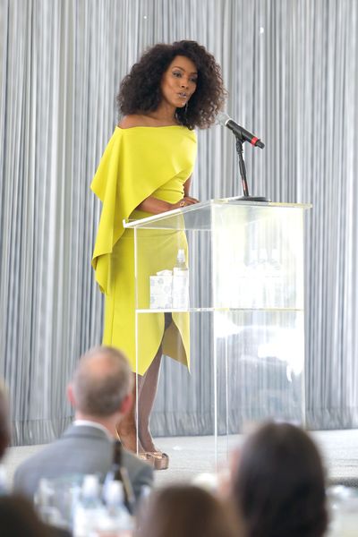  Angela Bassett Photo