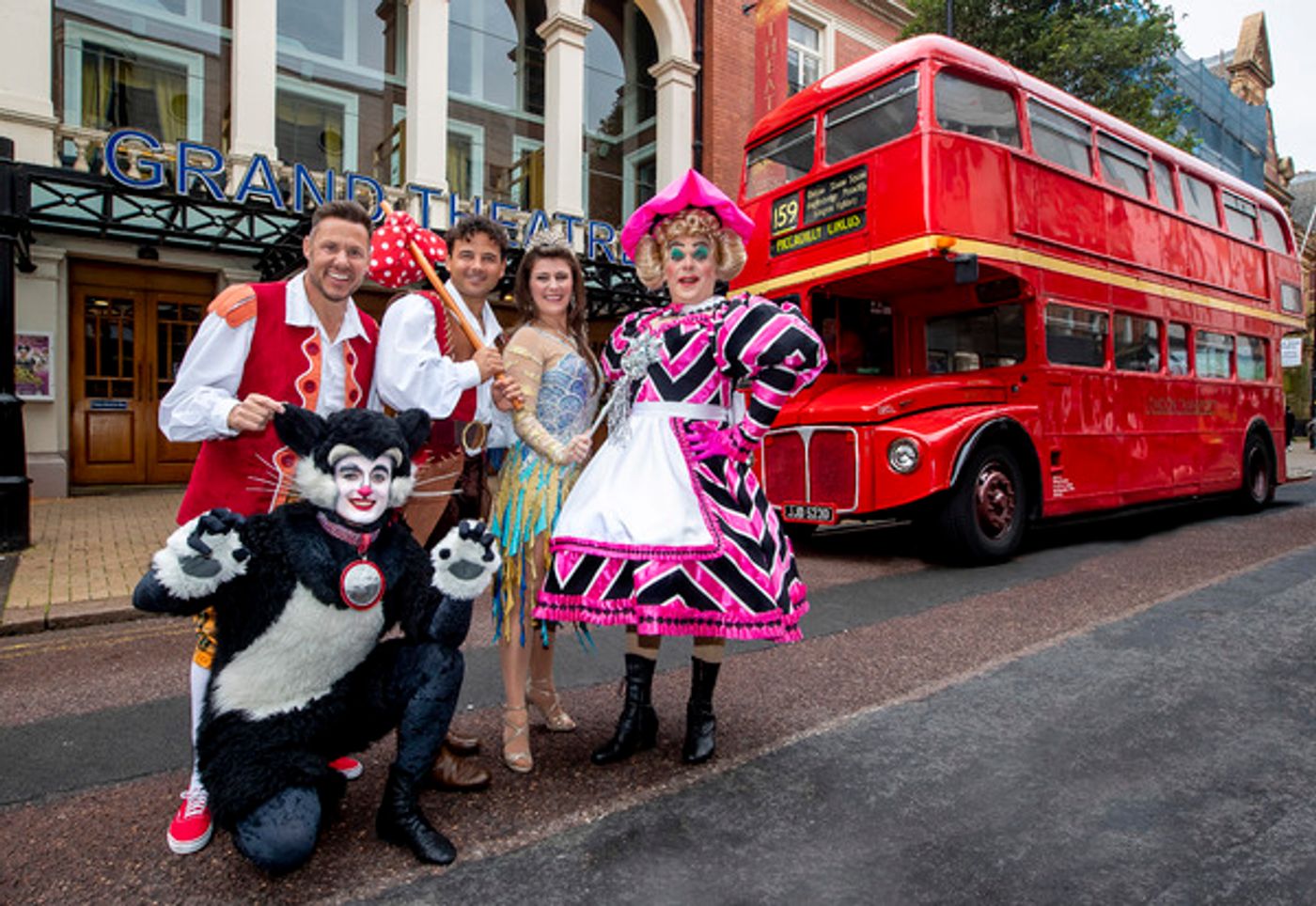 Photo Flash: Wolverhampton's DICK WHITTINGTON Stars Arrive In Town On London Red Bus  Image