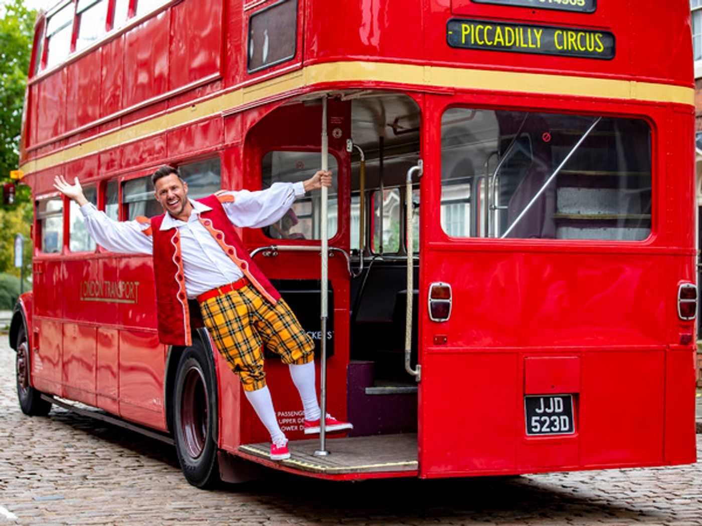 Photo Flash: Wolverhampton's DICK WHITTINGTON Stars Arrive In Town On London Red Bus  Image