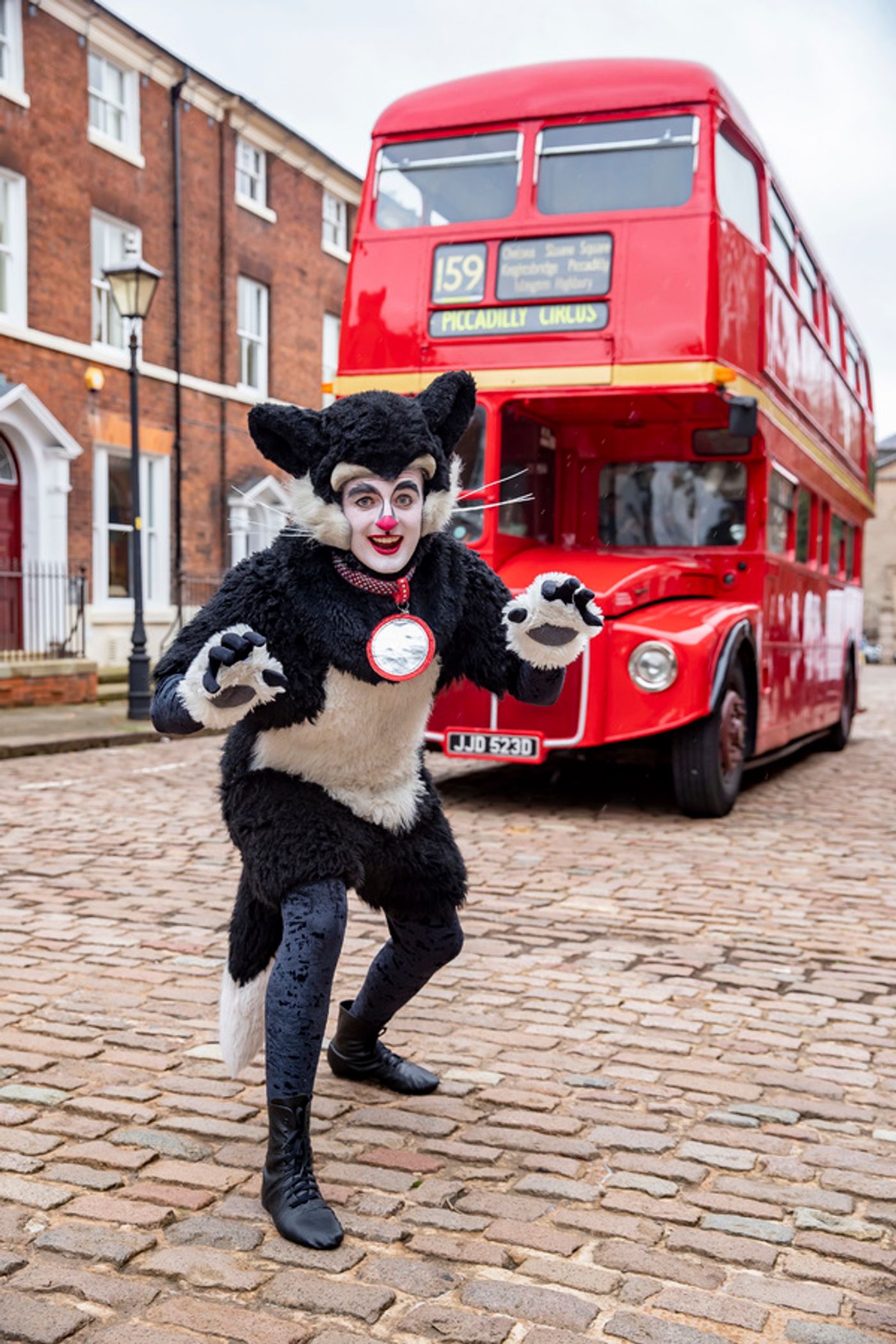 Photo Flash: Wolverhampton's DICK WHITTINGTON Stars Arrive In Town On London Red Bus  Image
