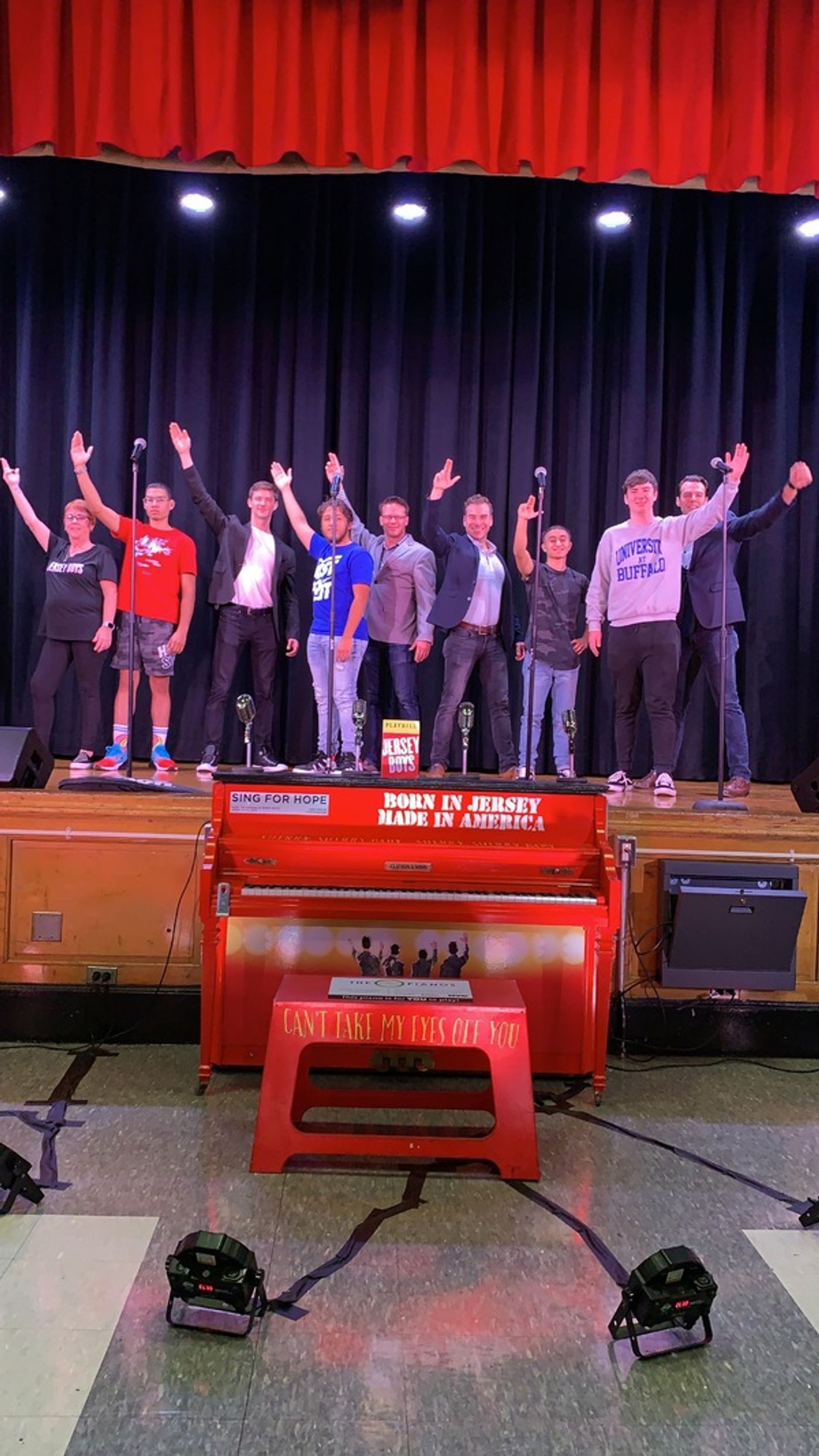 BWW Exclusive: JERSEY BOYS Cast Travels to Staten Island to Deliver Sing for Hope Piano to Local School  Image