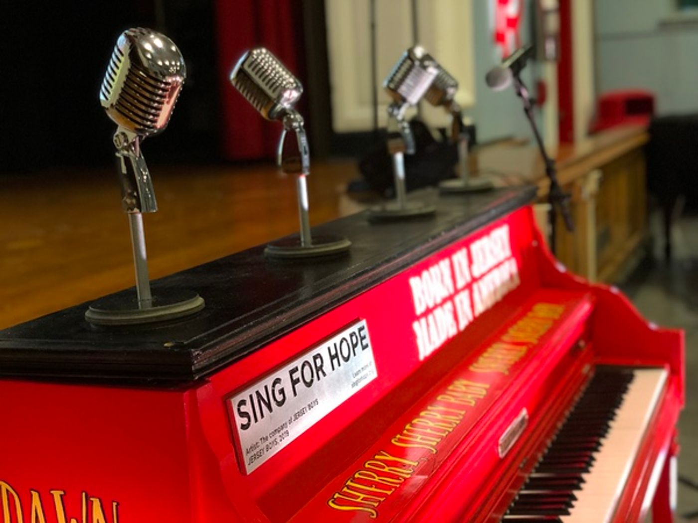 BWW Exclusive: JERSEY BOYS Cast Travels to Staten Island to Deliver Sing for Hope Piano to Local School  Image