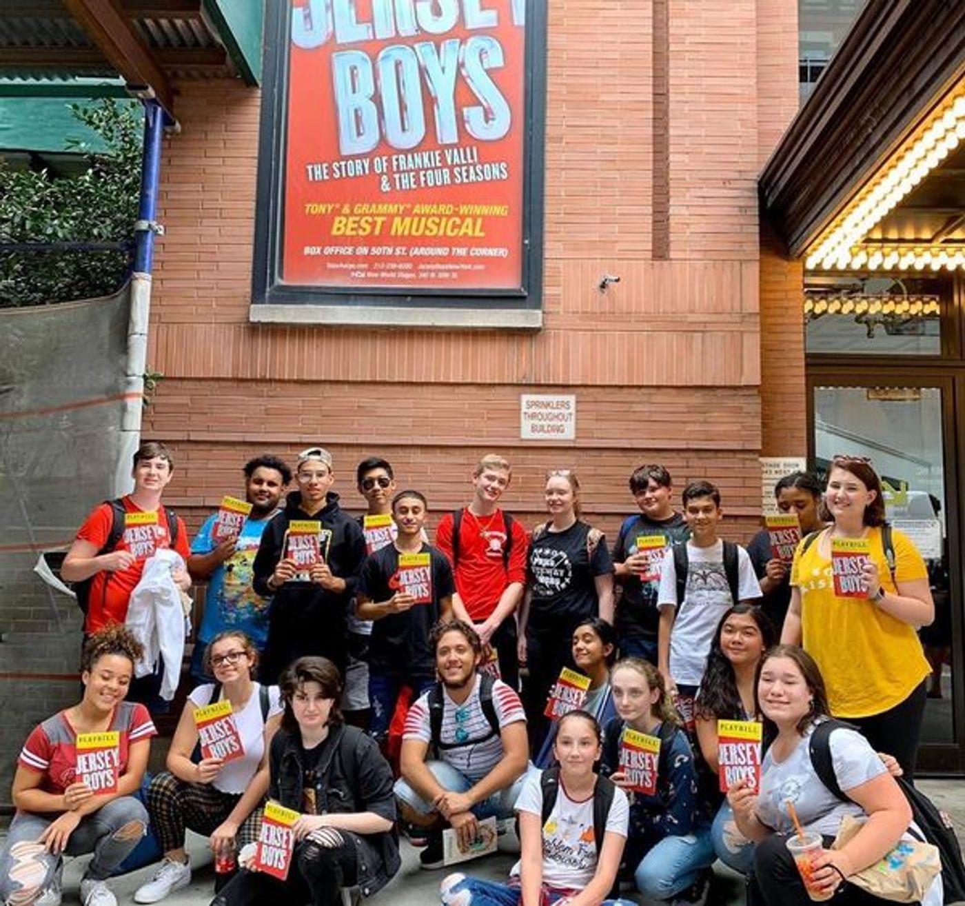 BWW Exclusive: JERSEY BOYS Cast Travels to Staten Island to Deliver Sing for Hope Piano to Local School  Image