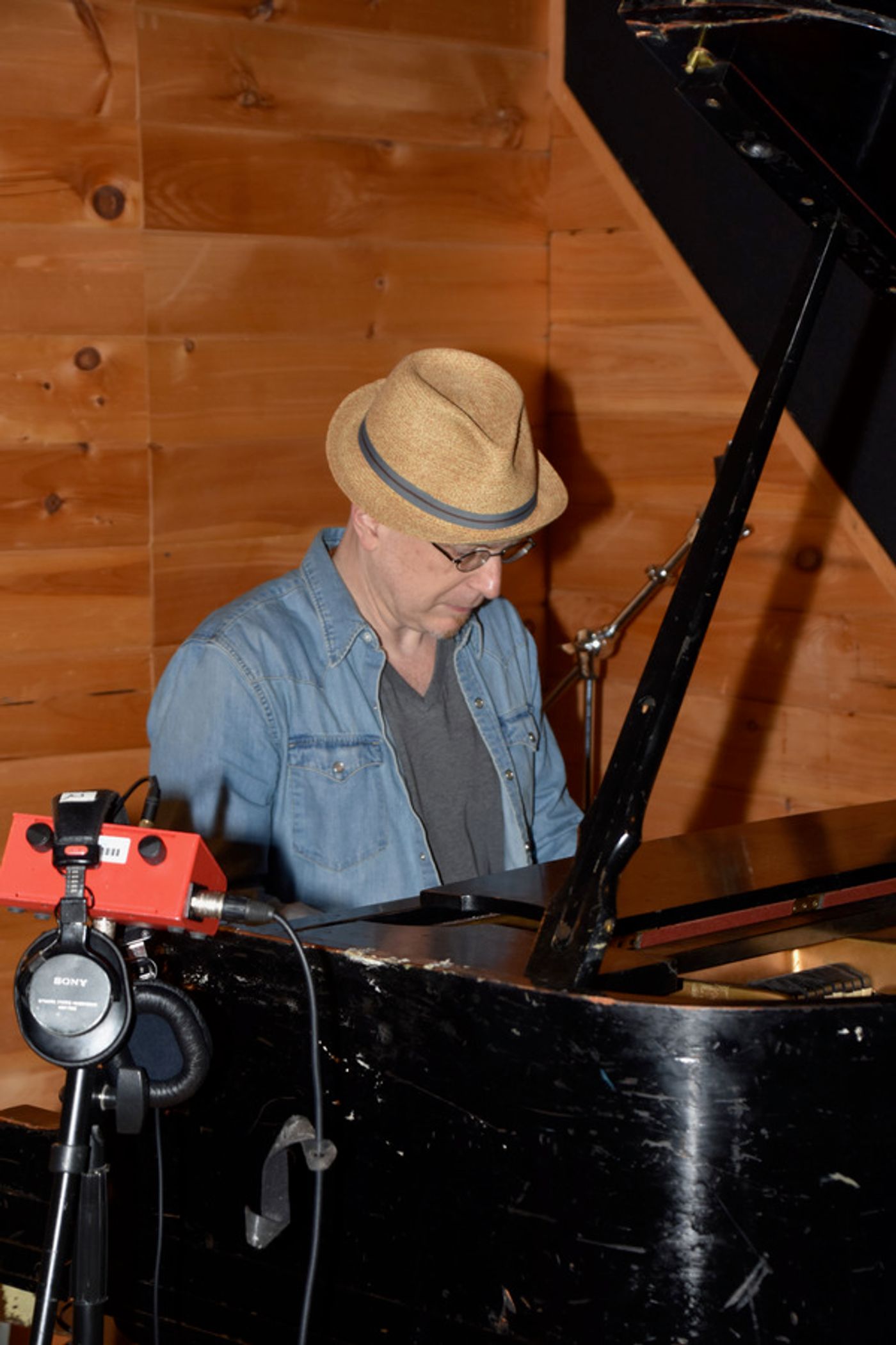 BWW Exclusive: Mary Testa, Rebecca Naomi Jones and the Cast of OKLAHOMA! Get Ready for a New Year with Carols for a Cure  Image