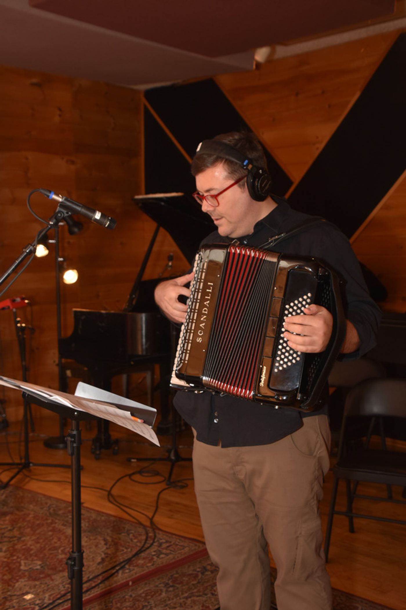 BWW Exclusive: Mary Testa, Rebecca Naomi Jones and the Cast of OKLAHOMA! Get Ready for a New Year with Carols for a Cure  Image