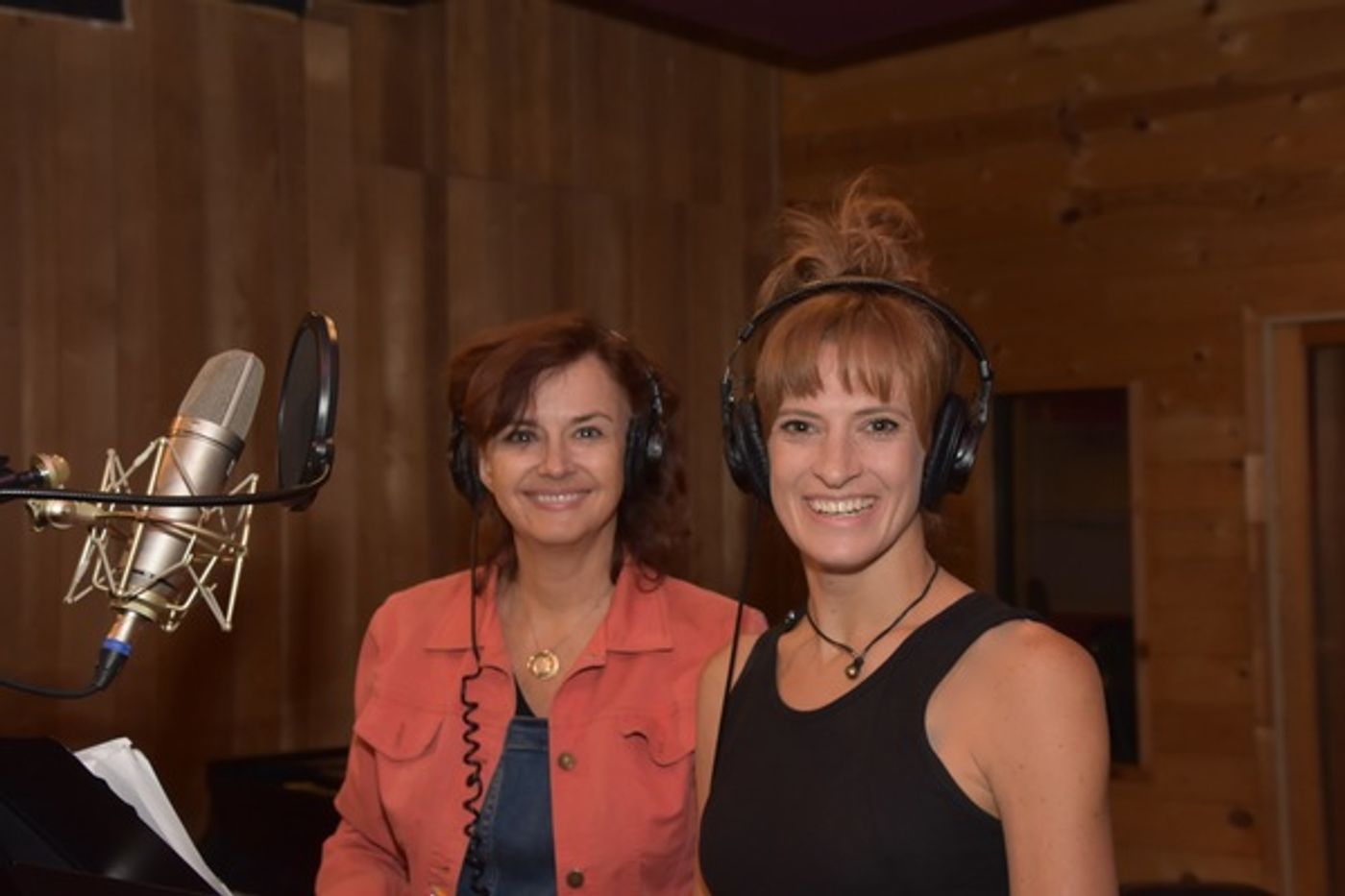 BWW Exclusive: WICKED Cast Gets Ready for the Holidays with Carols for a Cure  Image