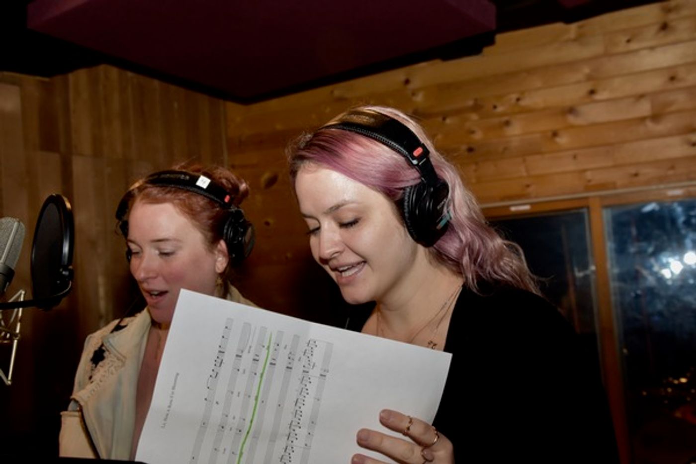 BWW Exclusive: WICKED Cast Gets Ready for the Holidays with Carols for a Cure  Image