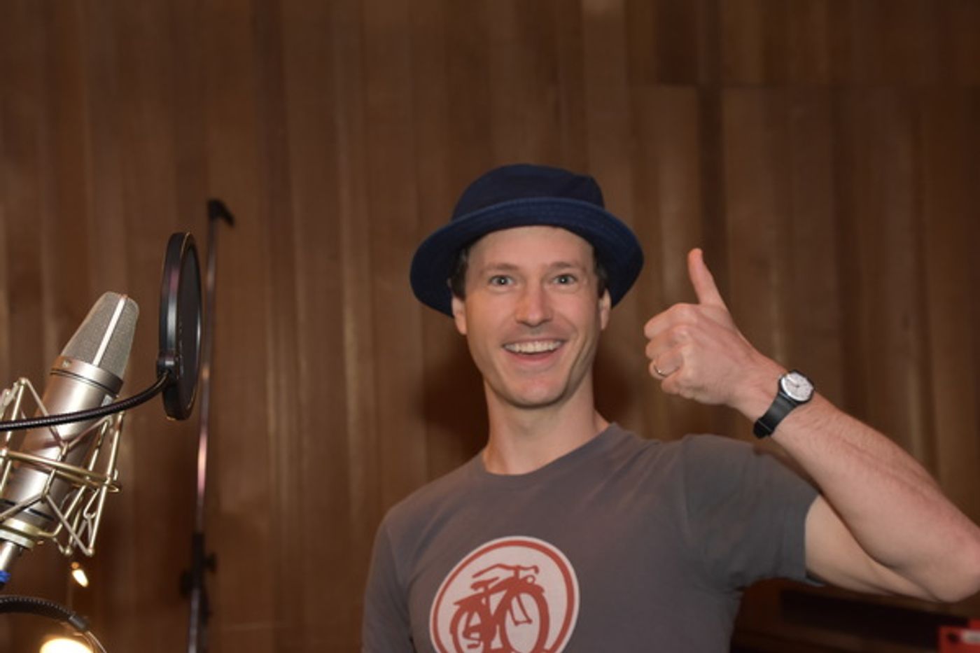 BWW Exclusive: WICKED Cast Gets Ready for the Holidays with Carols for a Cure  Image