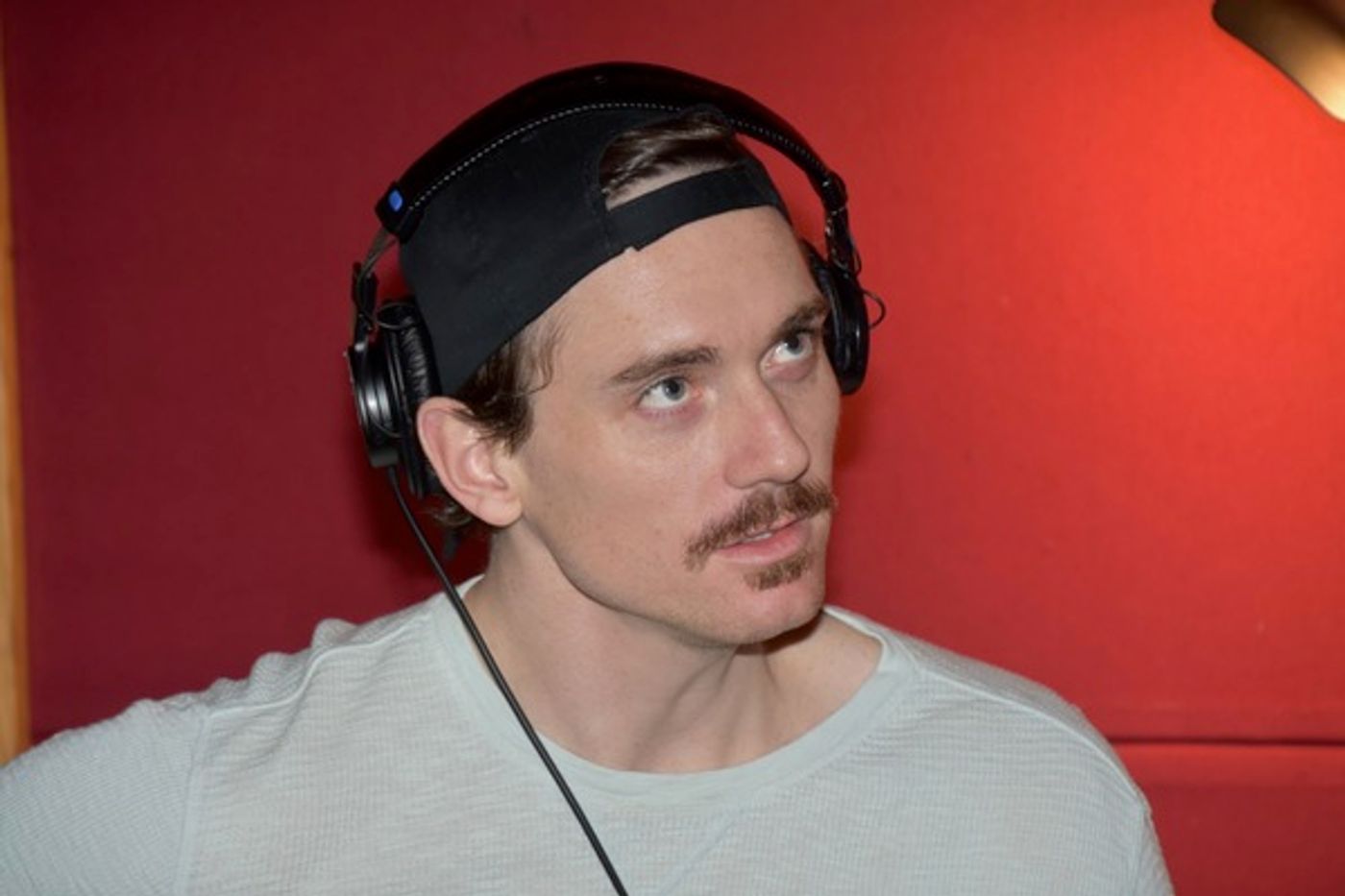 BWW Exclusive: FROZEN Cast Goes Acoustic for Carols for A Cure  Image