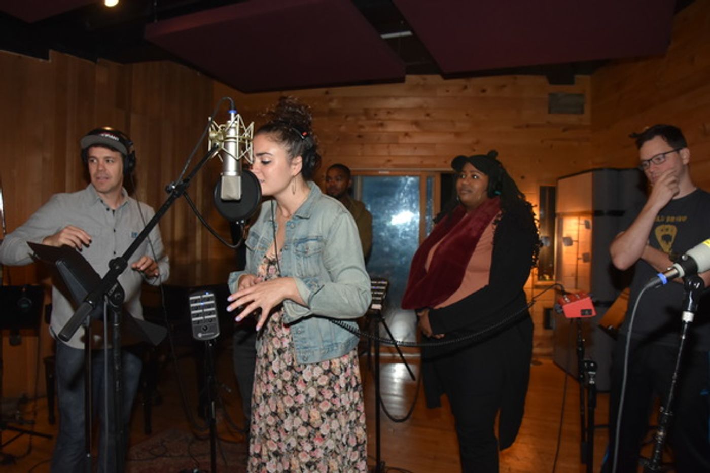 BWW Exclusive: FREESTYLE LOVE SUPREME Remixes Christmas on Carols For A Cure BWW Exclusive: FREESTYLE LOVE SUPREME Remixes Christmas on Carols For A Cure Image