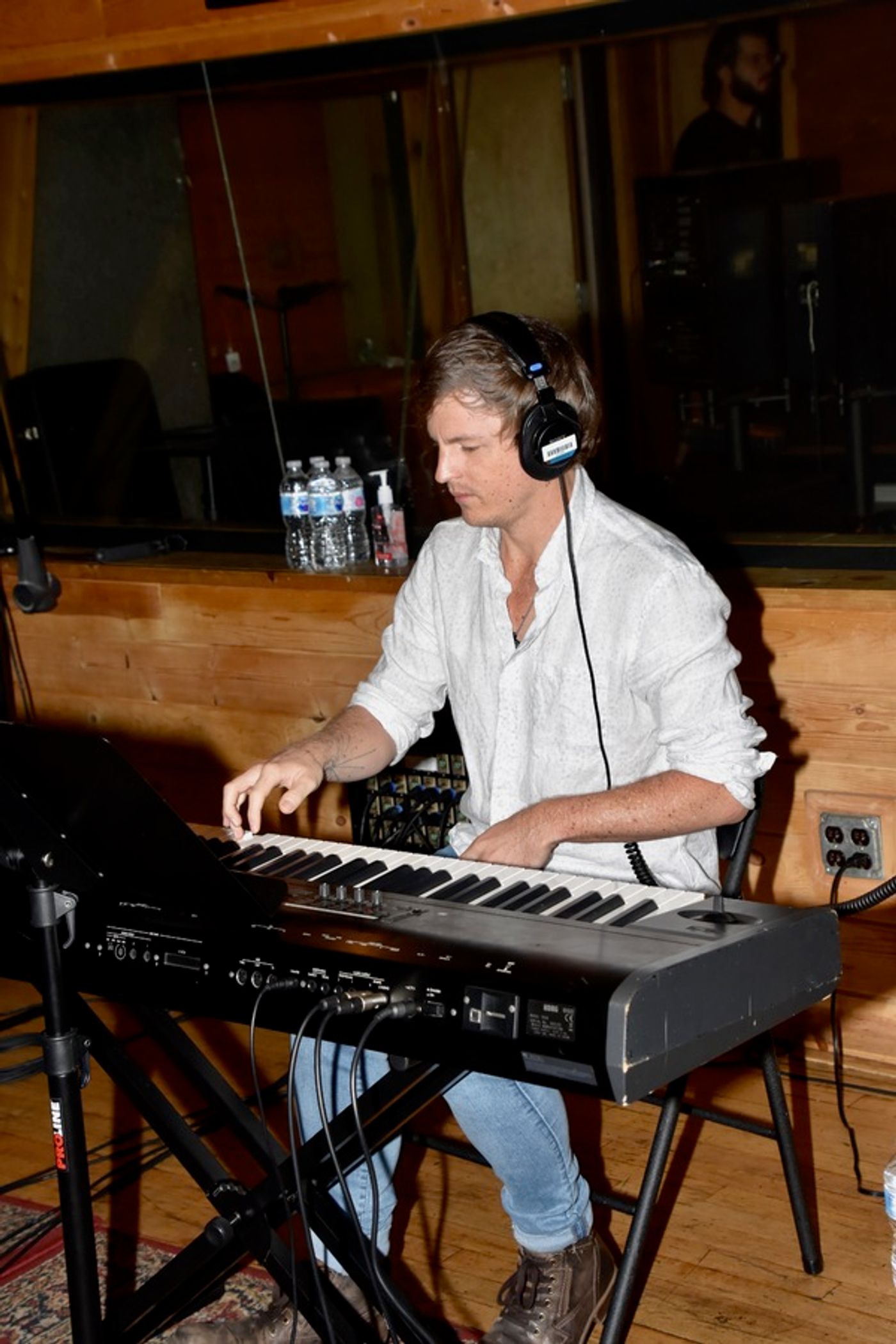 BWW Exclusive: TOOTSIE's Lilli Cooper and Santino Fontana Jingle All the Way for Carols For A Cure  Image