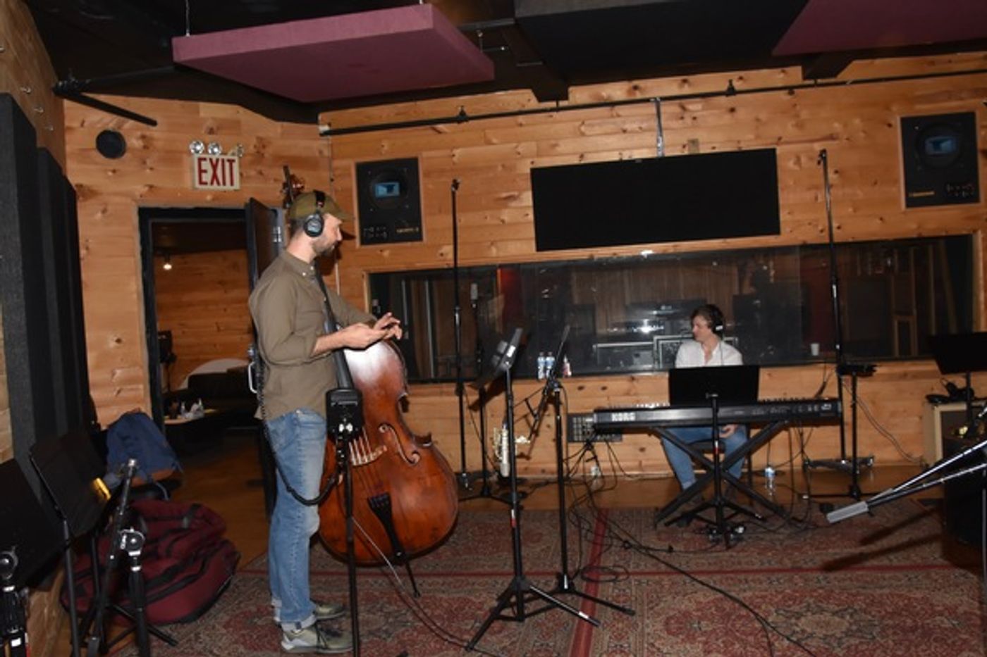 BWW Exclusive: TOOTSIE's Lilli Cooper and Santino Fontana Jingle All the Way for Carols For A Cure  Image