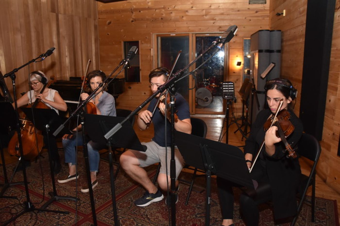 BWW Exclusive: TOOTSIE's Lilli Cooper and Santino Fontana Jingle All the Way for Carols For A Cure  Image