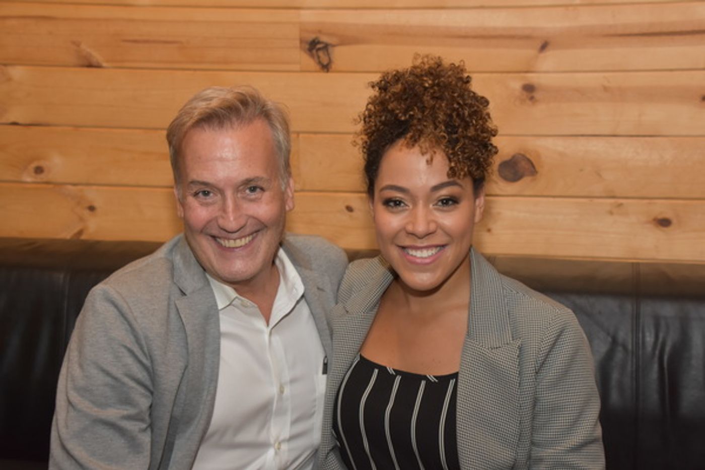 BWW Exclusive: TOOTSIE's Lilli Cooper and Santino Fontana Jingle All the Way for Carols For A Cure  Image