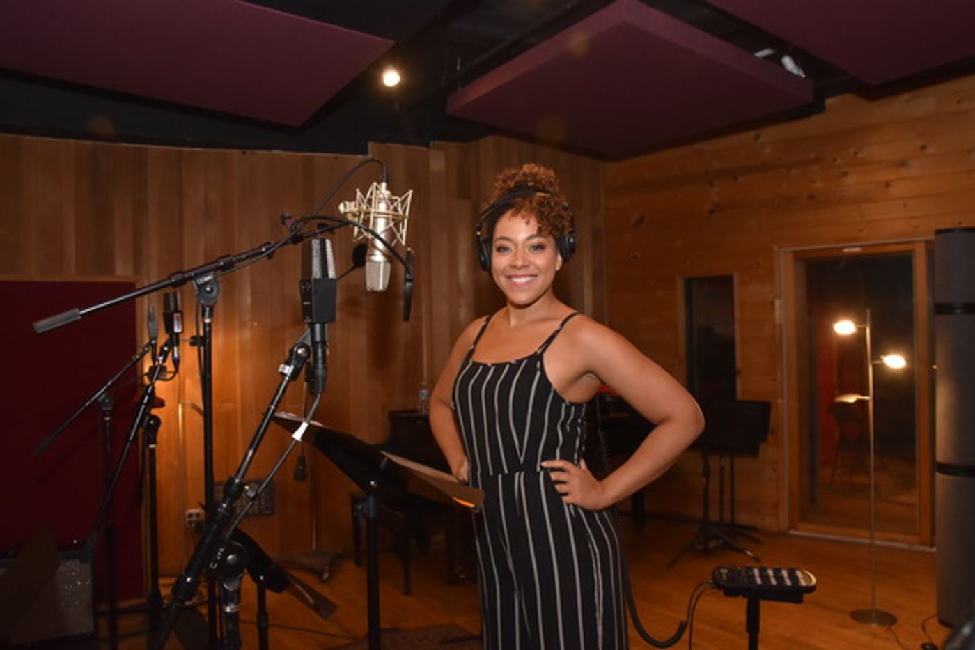 BWW Exclusive: TOOTSIE's Lilli Cooper and Santino Fontana Jingle All the Way for Carols For A Cure  Image