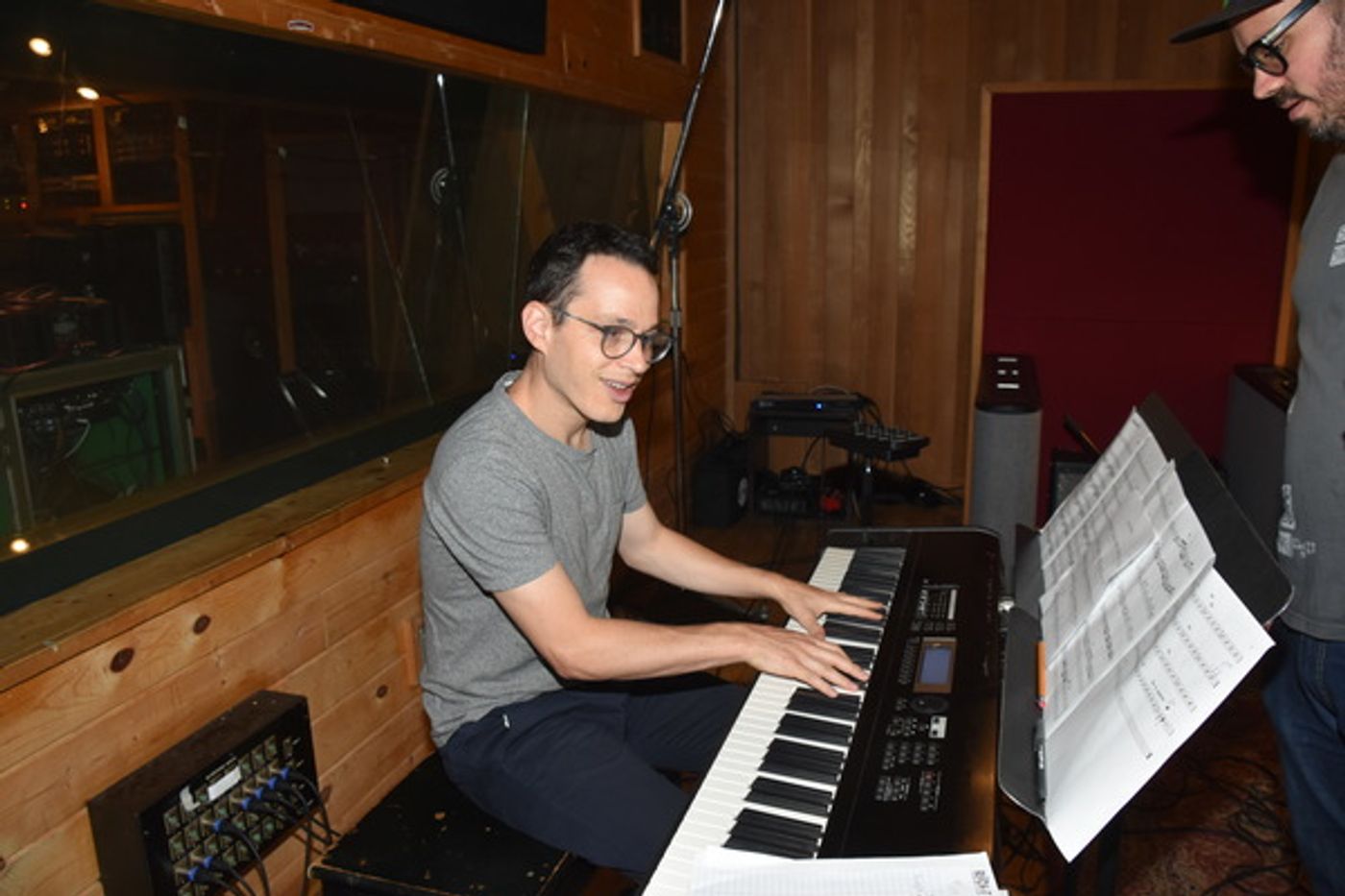 BWW Exclusive: Arielle Jacobs and the Cast of ALADDIN Get December Feels on Carols For A Cure  Image