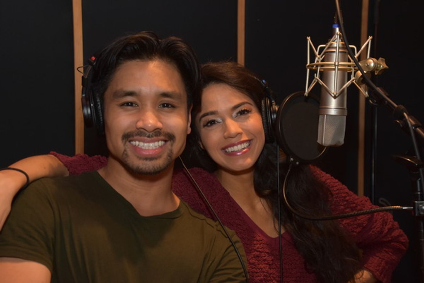 BWW Exclusive: Arielle Jacobs and the Cast of ALADDIN Get December Feels on Carols For A Cure  Image