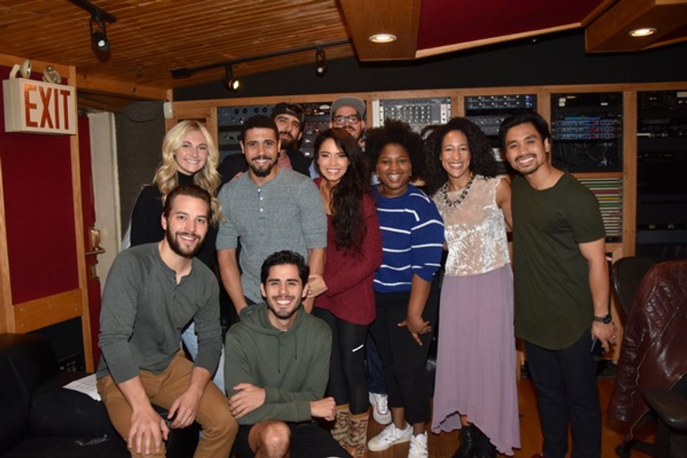 BWW Exclusive: Arielle Jacobs and the Cast of ALADDIN Get December Feels on Carols For A Cure  Image